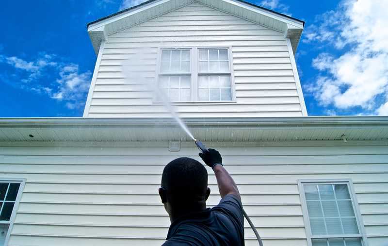 Best Way to Clean Second-Story Siding
